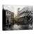 Tablou Canvas - Mergand Prin Piata, Marime: 60 x 80 cm - - Roveli