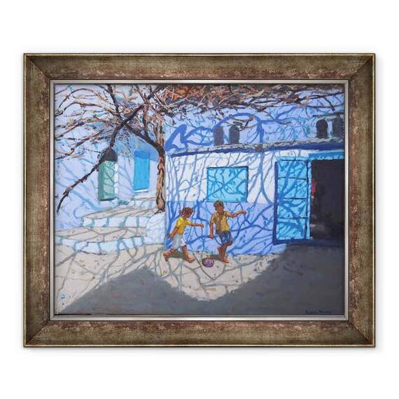 Tablou inramat - Andrew Macara - Jocuri cu mingea in strada, Chefchaouen, Maroc, 2018 - - Roveli