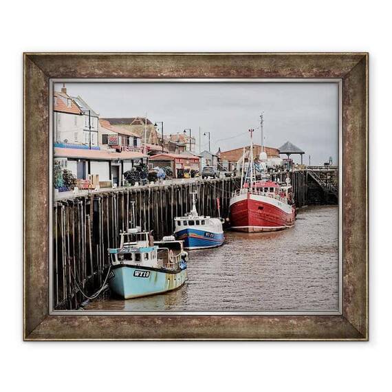 Tablou inramat - Ant Smith - Barci in portul Whitby, 2020 - - Roveli