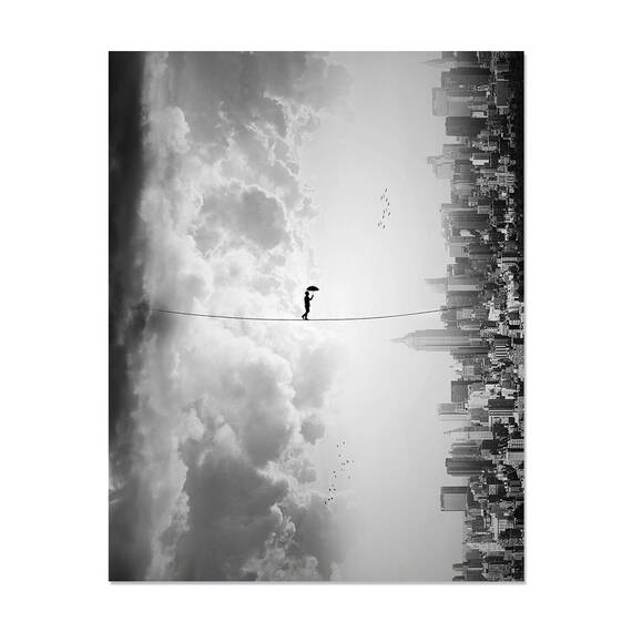 Tablou Canvas - Trecere, Traversare, Barbat, Umbrela, Nori, Oras, Alb/Negru, Marime: 80 x 100 cm - - Roveli