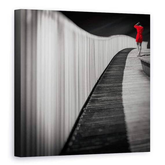 Tablou Canvas - Femeie In Rosu, Strada, Balustrada, Selectiv, Culoare, Marime: 90 x 90 cm - - Roveli