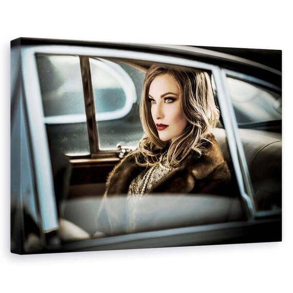 Tablou Canvas - Conducand Diva La Un Eveniment, Marime: 60 x 90 cm - - Roveli