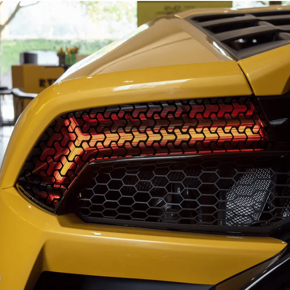 Set 2 folii autoadezive decupate pentru decorarea stopurilor auto, dimensiune 2 x 48 x 30cm, culoare Negru Mat, model HONEYCOMB TRIANGLE - - Roveli