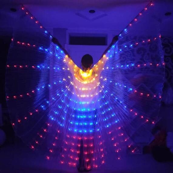 Aripi de dans fluture DacEnergy©, pentru spectacol, cu Led, 360 de grade,  2 bete extensibile, 145x300 cm, 3 culori, auriu, albastru si rosu - - Roveli
