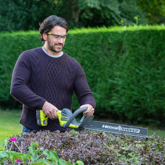 ​Foarfeca electrica pentru tuns gard viu Ryobi, lama din otel, 45 cm, cu acumulator 2 Ah, 18 V - 4- Roveli