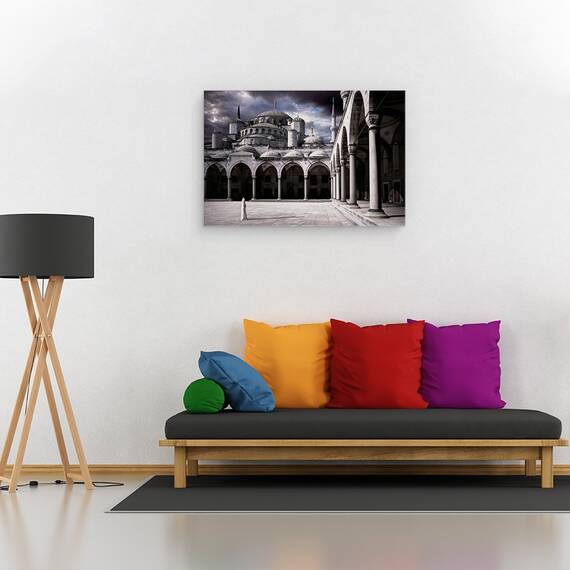 Tablou canvas - Doamna si Moscheea, Moschee, Istanbul, Cupole, Arcuri, Piloni, 60 x 90 cm - 2- Roveli