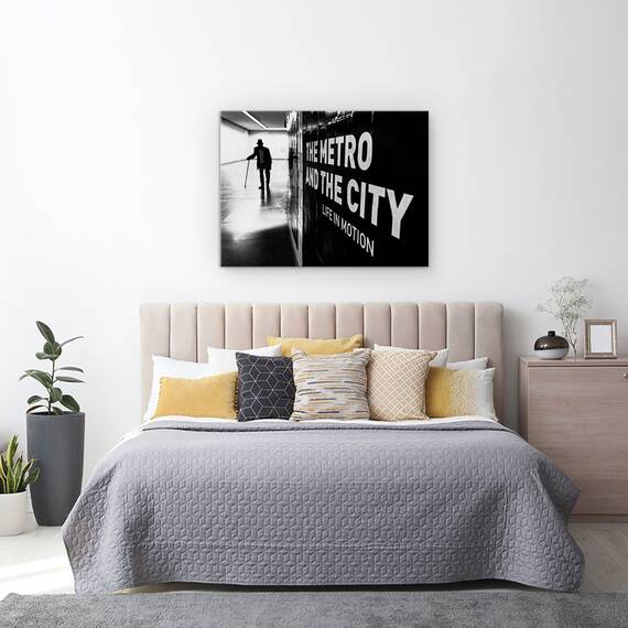 Tablou canvas - Viata in Miscare, Strada, Metro, Oras, Bata, Trestie de Zahar, Barbat, 60 x 80 cm - 3- Roveli