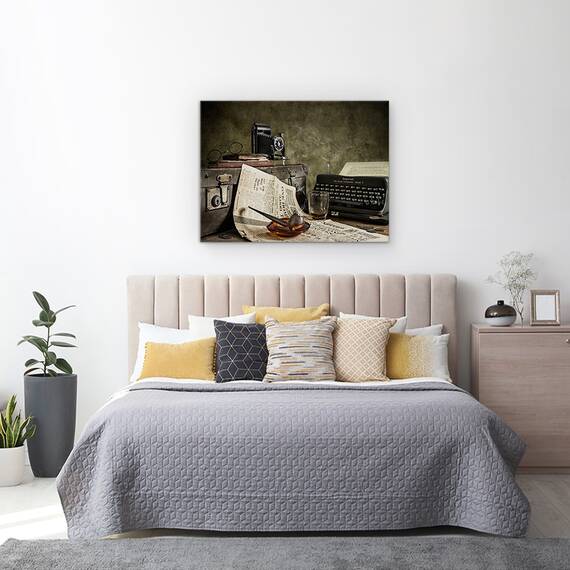 Tablou Canvas - Jonnie Walker Corespondent De Razboi, Camera, Natura Moarta, Vintate, Old, Clasic, Marime: 60 x 80 cm - 3- Roveli