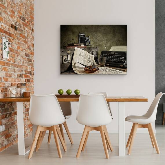 Tablou Canvas - Jonnie Walker Corespondent De Razboi, Camera, Natura Moarta, Vintate, Old, Clasic, Marime: 60 x 80 cm - 4- Roveli