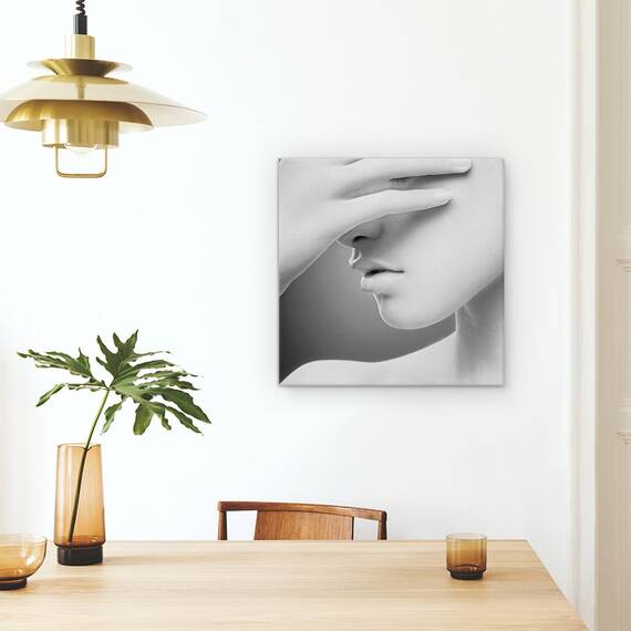 Tablou Canvas - Alb, Fata, Portret, Mana, Timid, Marime: 60 x 60 cm - 4- Roveli