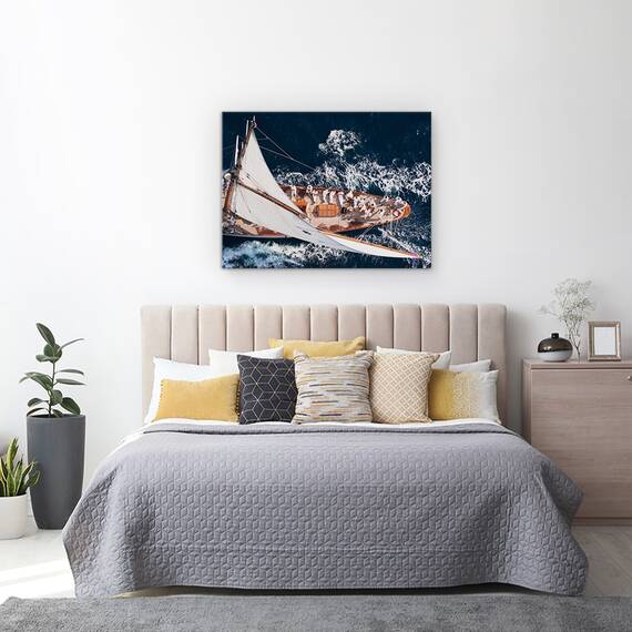 Tablou Canvas - Deasupra Moonbeam, Actiune, Yacht, Aerial, Barca, Oameni, Marime: 50 x 70 cm - 3- Roveli