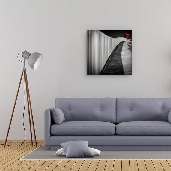 Tablou Canvas - Femeie In Rosu, Strada, Balustrada, Selectiv, Culoare, Marime: 60 x 60 cm - 2- Roveli