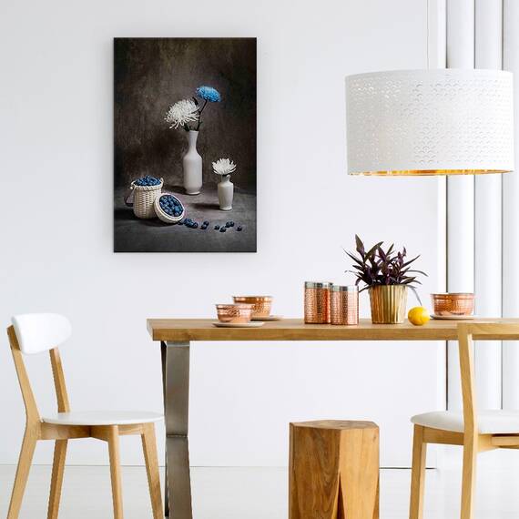 Tablou Canvas - Natura Statica Cu Afine, Flori, Albastru, Coacaze, Alb, Vaza, Marime: 60 x 90 cm - 4- Roveli